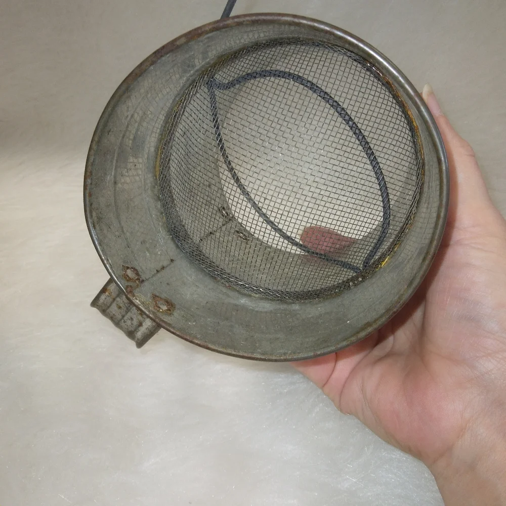 Vintage Bromwell's Crank Sifter, wear and patina